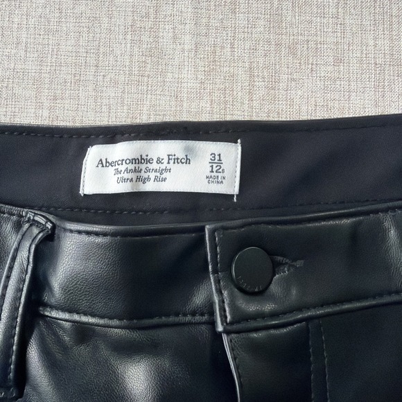 Abercrombie & Fitch Womens 12 Short Ultra High-Rise Faux Leather Straight Pant - Picture 4 of 13